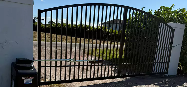 Driveway Fence Repair Paradise